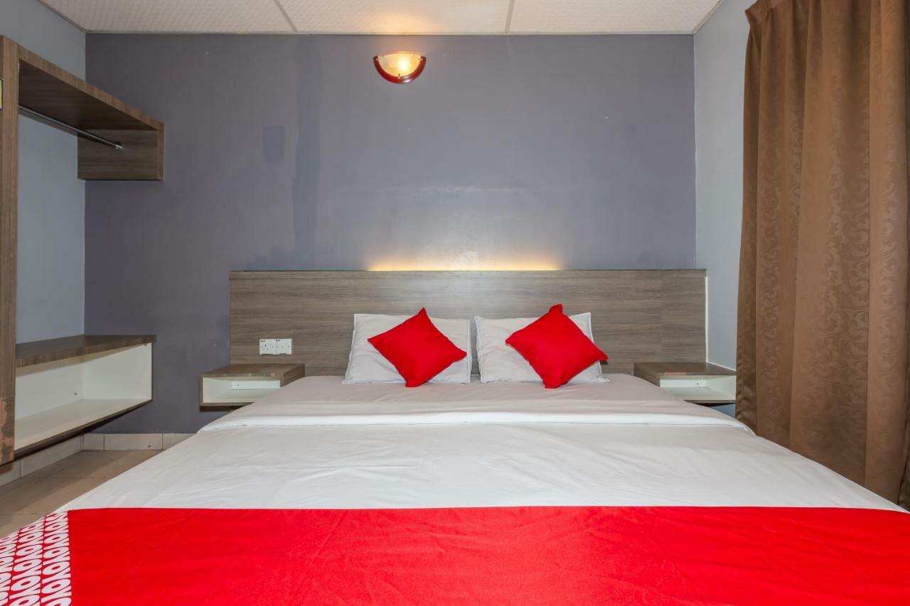 Oyo 1088 Yellow Mansion Banda Kaba Hotel Malacca Kültér fotó