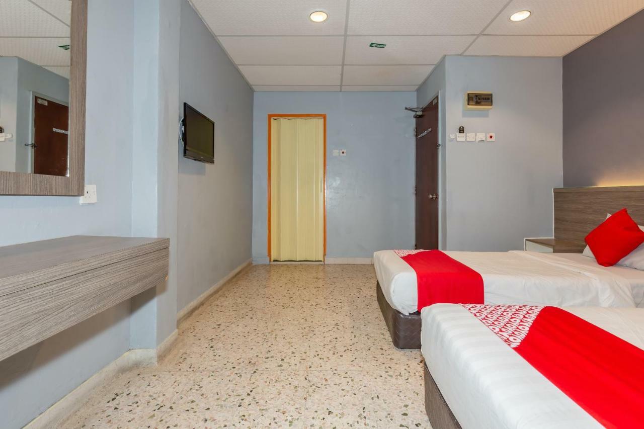 Oyo 1088 Yellow Mansion Banda Kaba Hotel Malacca Kültér fotó
